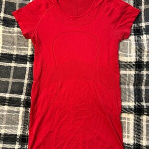 lululemon athletica Vibrant Red Short Sleeve Top